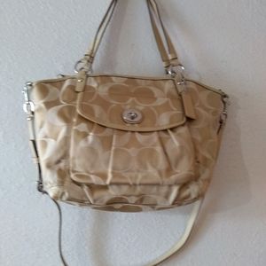 F-13139 Signature Leah Tote Beige. Tan . Coach.